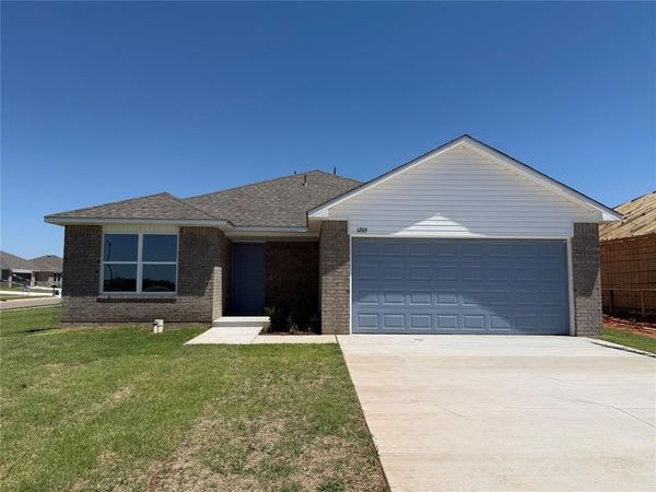 1205 E Stallion Lane, Mustang, OK 73064