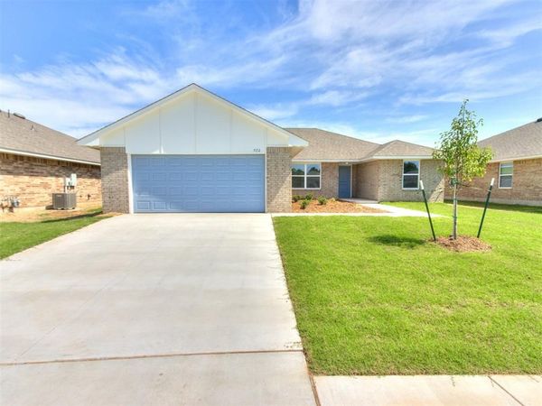 920 Hazy Brook Circle, Chickasha, OK 73018