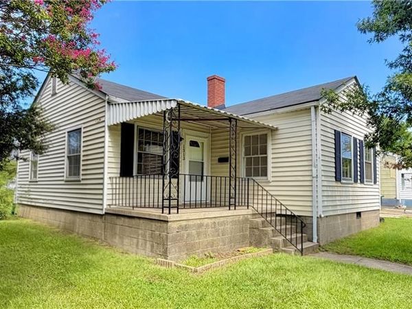 1513 Summit Avenue , Greensboro, NC 27405