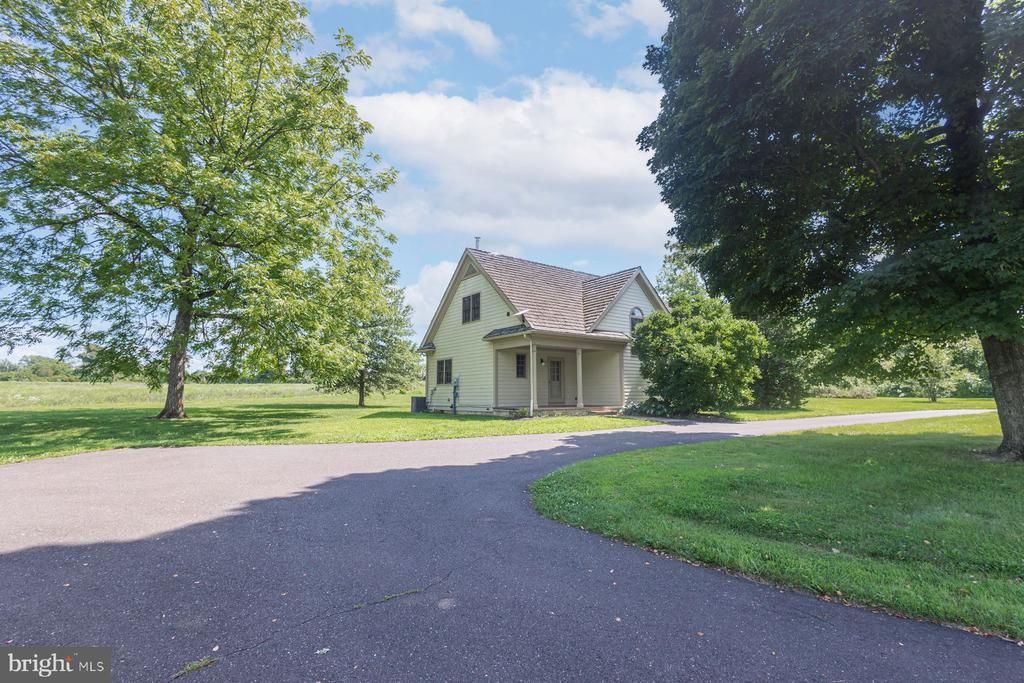 6064 SAWMILL ROAD, CARVERSVILLE, PA 18913