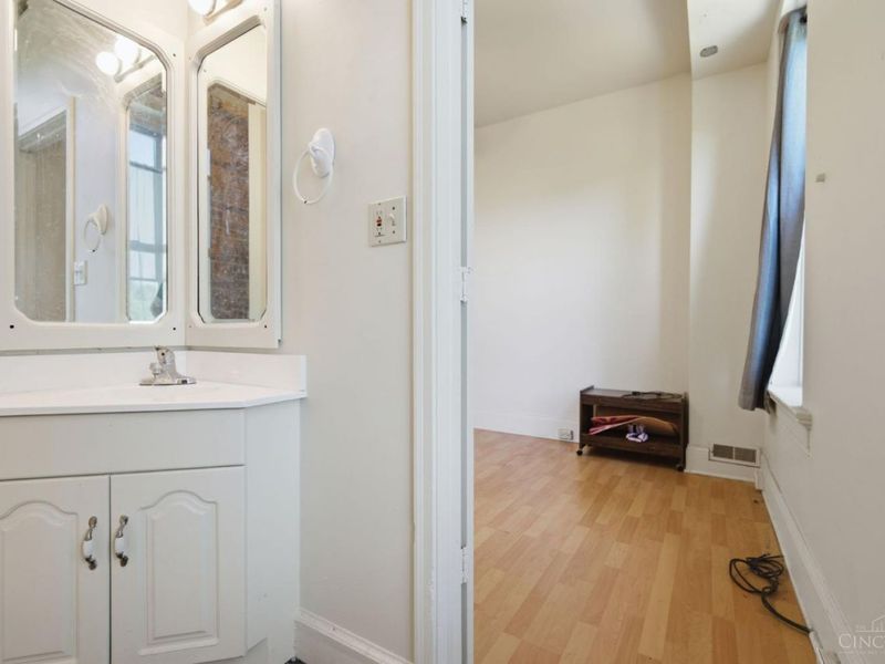 215 Warner Street, Cincinnati, OH 45219 Photo 75