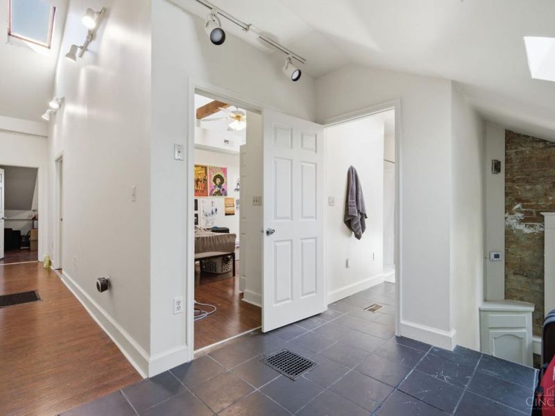 215 Warner Street, Cincinnati, OH 45219 Photo 81