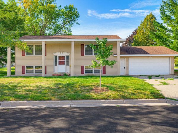 64 9th Avenue NE, Hutchinson, MN 55350