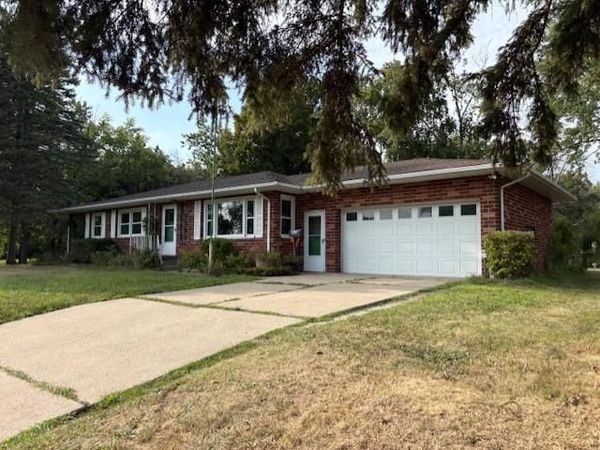 1445 Floral Drive W, Arden Hills, MN 55112