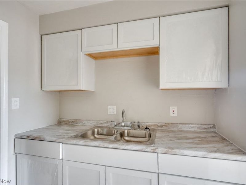 2885 Hampton Road, Cleveland, OH 44120 Photo 11