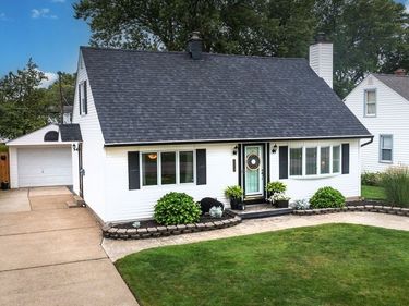 4576 Chapman Parkway , Hamburg, NY 14075
