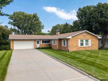 10404 Hilltop Road, Omaha, NE 68134
