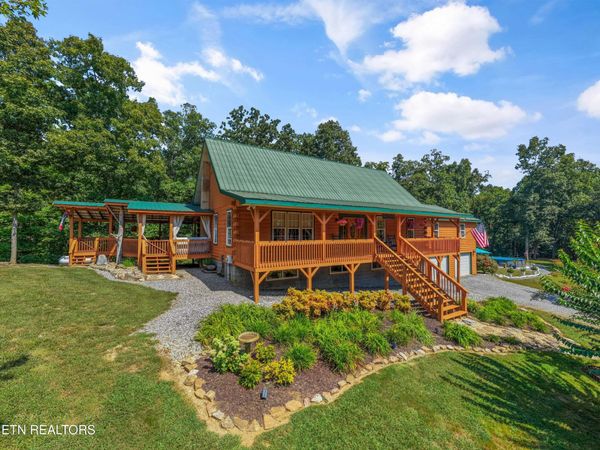 2516 Edgewater Lane, Dandridge, TN 37725