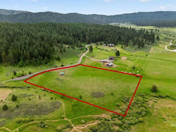 185 Lantern Way, Cascade, ID 83611