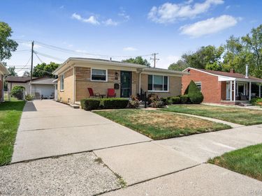 8233 N Evangeline Street , Dearborn Heights, Mi 48127