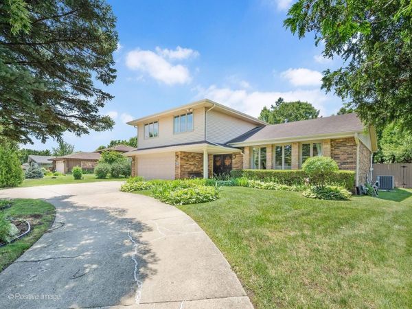 8201 Crestview Drive , Willow Springs, IL 60480