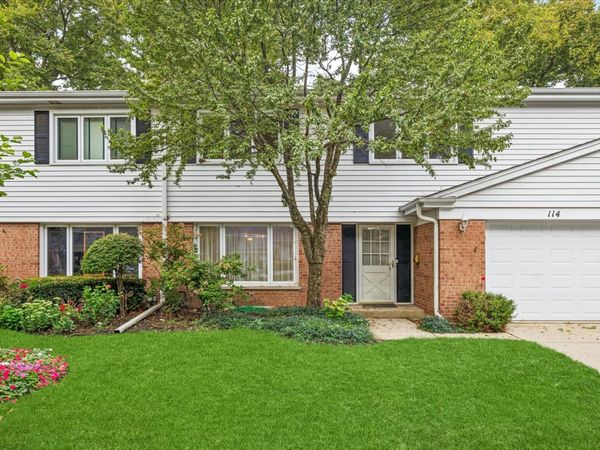 114 N Peartree Lane , Arlington Heights, IL 60004