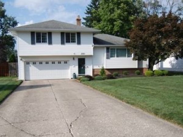11746 Lafayette Drive , Parma Heights, OH 44130