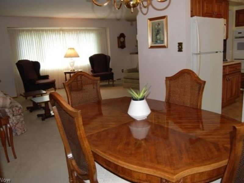 11746 Lafayette Drive, Parma Heights, OH 44130 Photo 3
