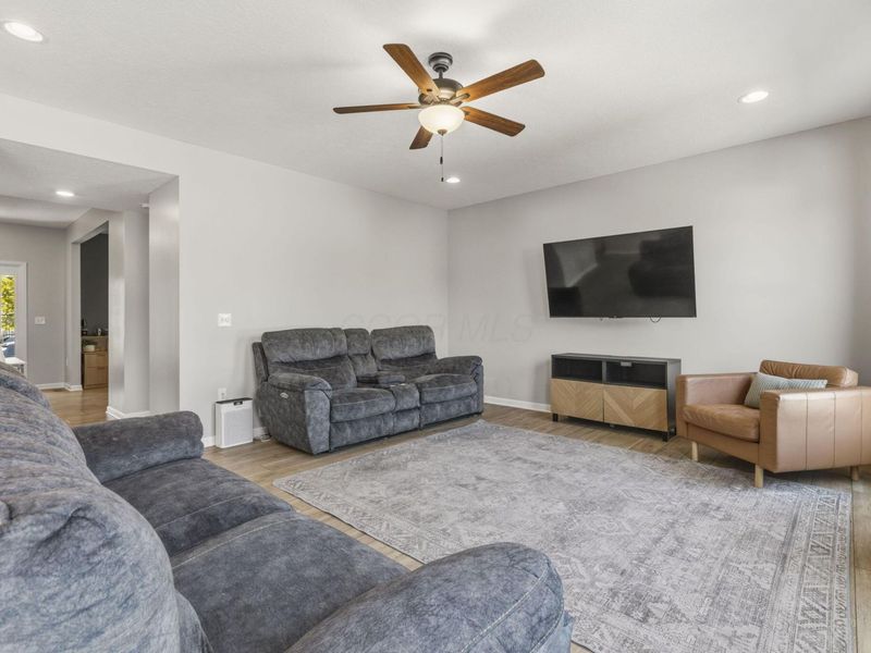 908 Heimat Haus Drive, Grove City, OH 43123 Photo 8