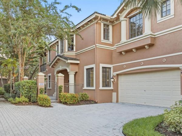2890 Kinsington Cir, Unit 22-1, Weston, FL 33332