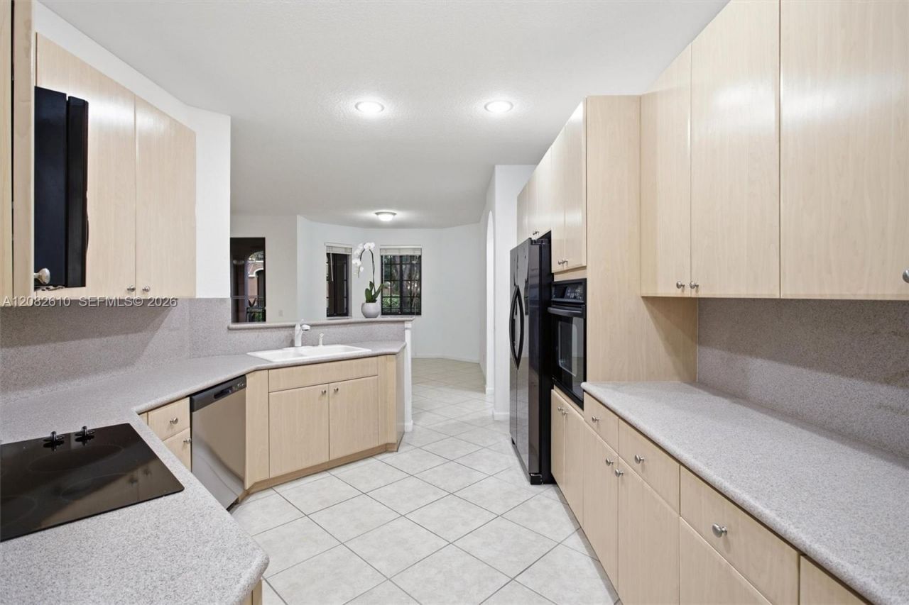 2890 Kinsington Cir, Weston, FL 33332 Photo