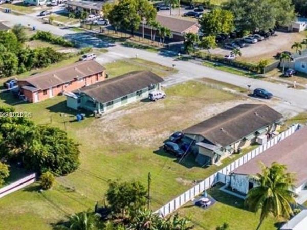 5701 SW 27th St , West Park, FL 33023