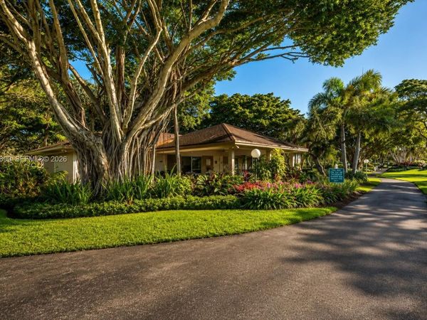 555 Oaks Ln , Unit 107, Pompano Beach, FL 33069
