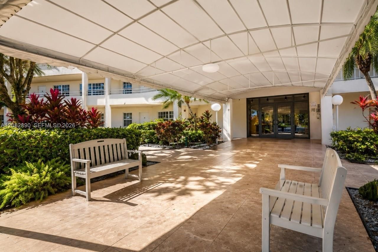 555 Oaks Ln, Unit 107, Pompano Beach, FL 33069 Photo