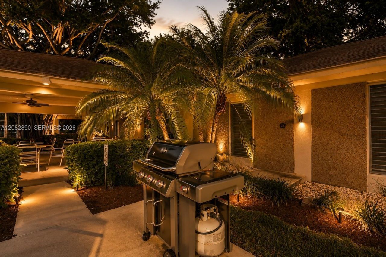 555 Oaks Ln, Unit 107, Pompano Beach, FL 33069 Photo
