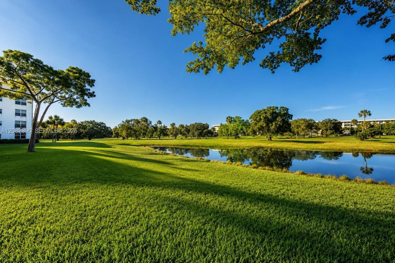 555 Oaks Ln, Unit 107, Pompano Beach, FL 33069 Photo