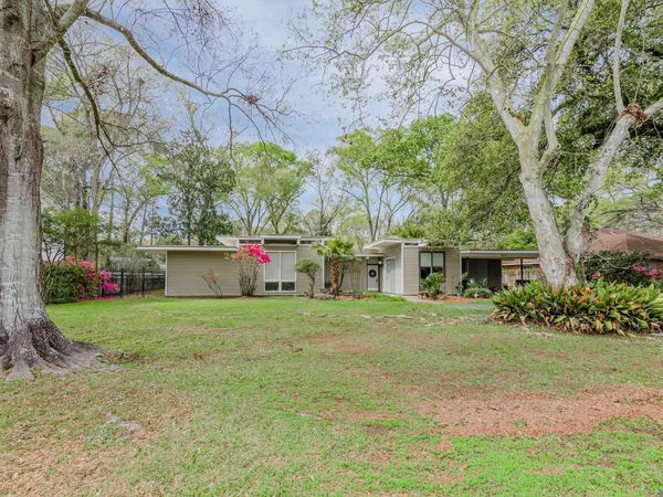 423 Castle Kirk Dr, Baton Rouge, LA 70808