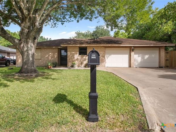 1601 Avalon Street , Port Lavaca, TX 77979