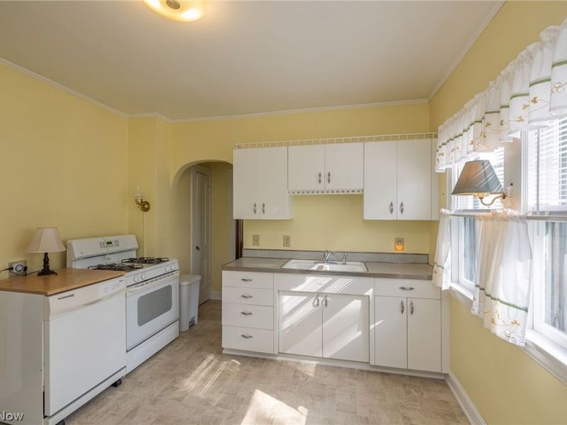 9820 Robinson Avenue, Garfield Heights, OH 44125 Photo 11