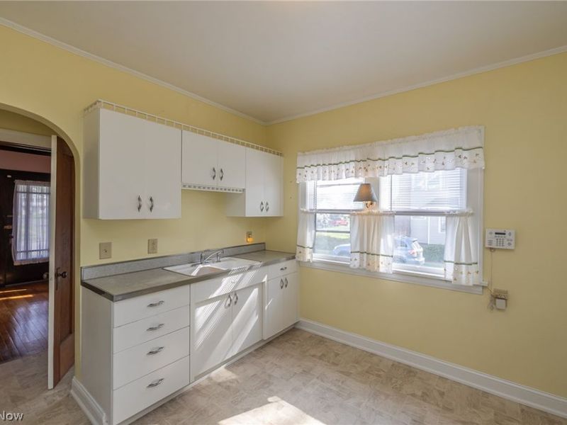 9820 Robinson Avenue, Garfield Heights, OH 44125 Photo 12