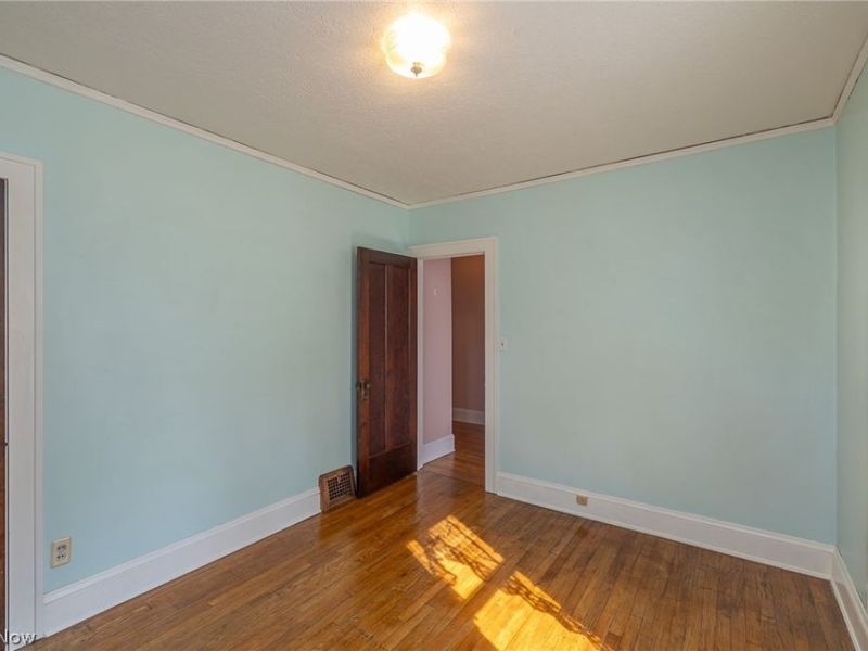 9820 Robinson Avenue, Garfield Heights, OH 44125 Photo 18