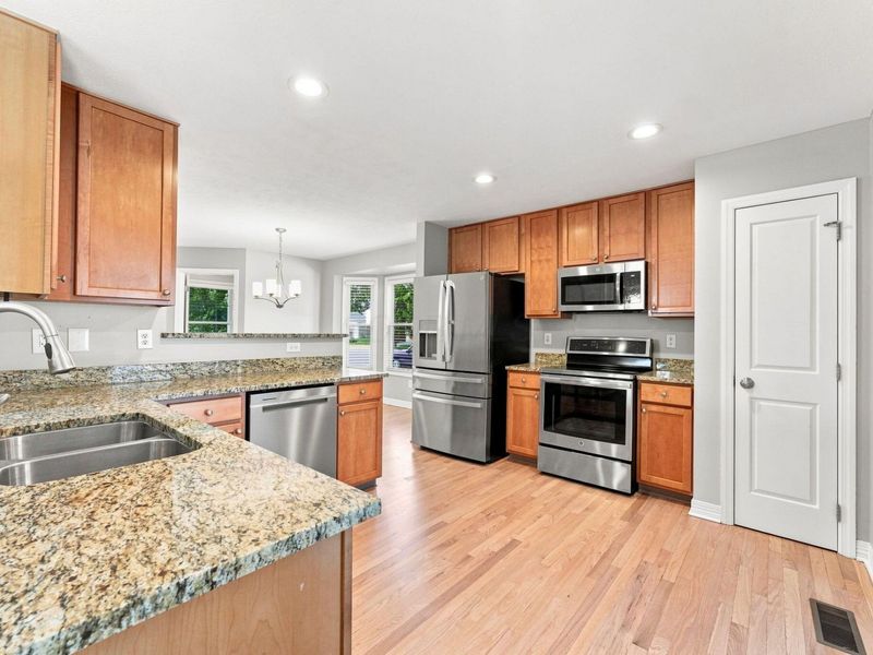3100 Weeping Spruce Drive, Grove City, OH 43123 Photo 8