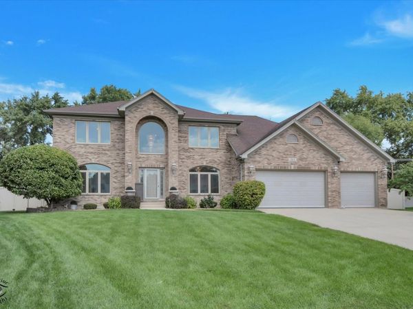 365 Crestwood Road , Wood Dale, IL 60191