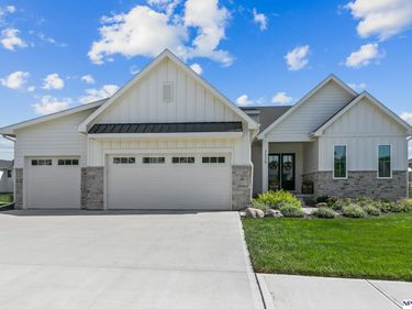 3329 S 212 Avenue, Omaha, NE 68022