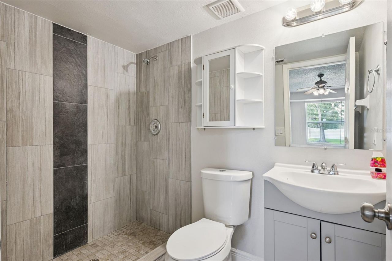 9816 Surrey Ridge Road, Orlando, FL 32825 Photo
