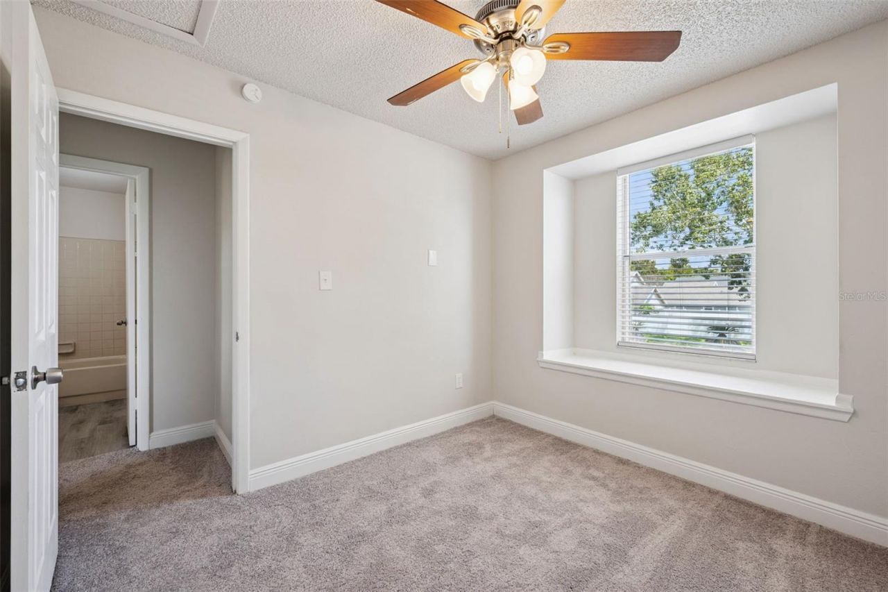 9816 Surrey Ridge Road, Orlando, FL 32825 Photo