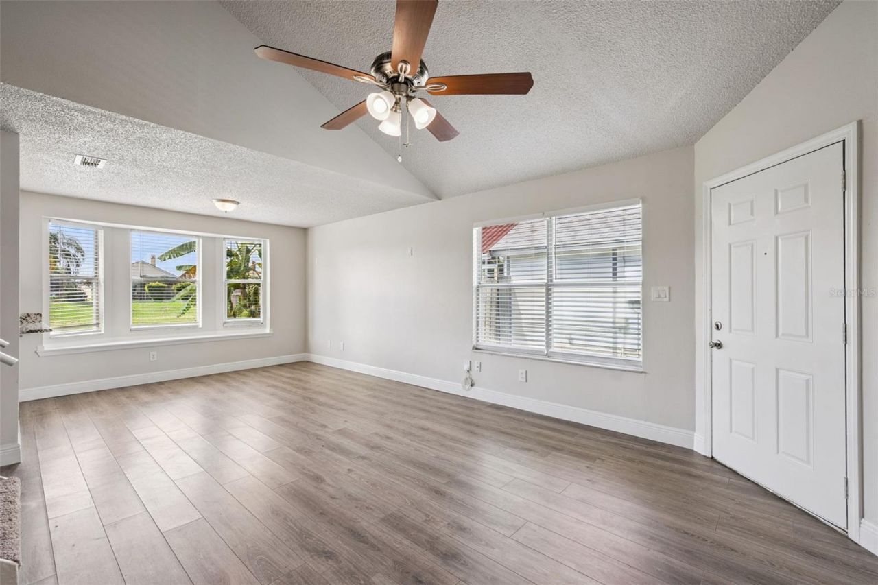 9816 Surrey Ridge Road, Orlando, FL 32825 Photo