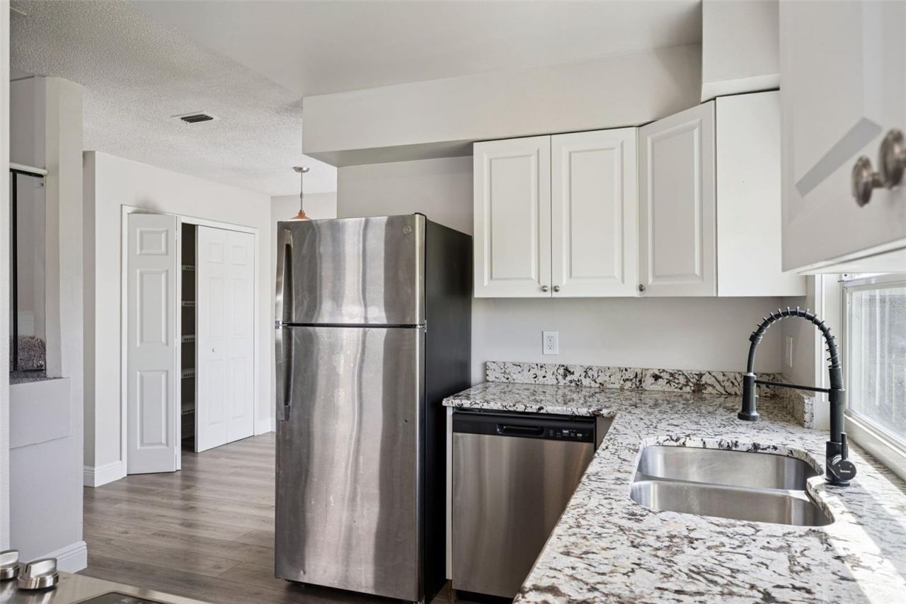 9816 Surrey Ridge Road, Orlando, FL 32825 Photo