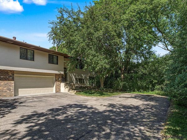 8445 Morgan Lane, Eden Prairie, MN 55347