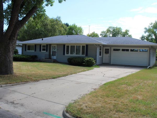 2618 Rivershore Drive S, Moorhead, MN 56560