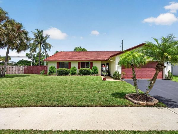 7913 NW 20th St , Margate, FL 33063