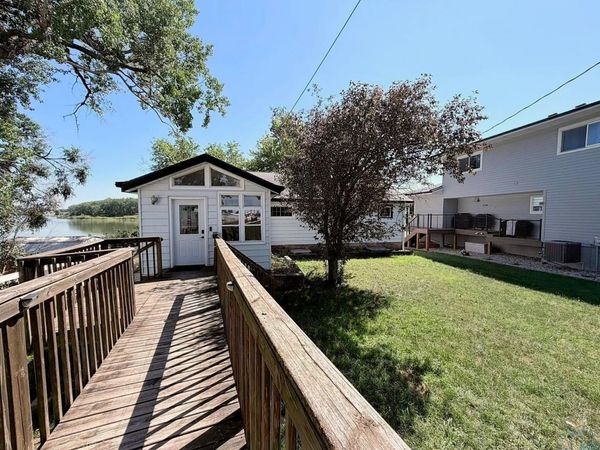 79 NORTHSHORE DR, McCook Lake, SD 57049
