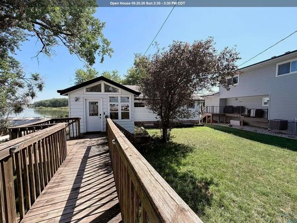 79 NORTHSHORE DR, McCook Lake, SD 57049