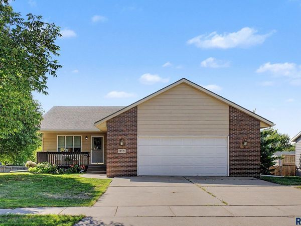 313 W 8th St, Dell Rapids, SD 57022