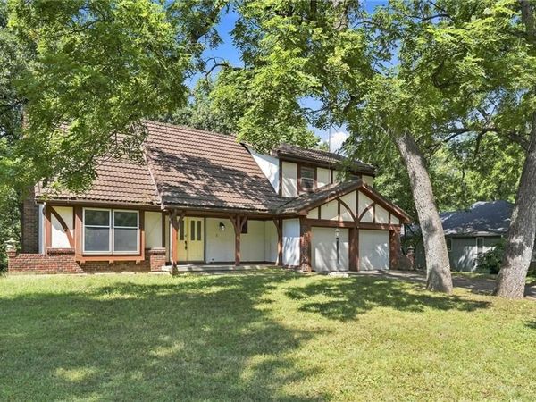 3706 W Colony Square, St Joseph, MO 64506