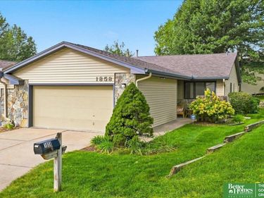 1858 N 94th Plaza, Omaha, NE 68114