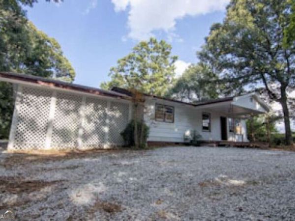 7608 Lula Road, Lula, GA 30554