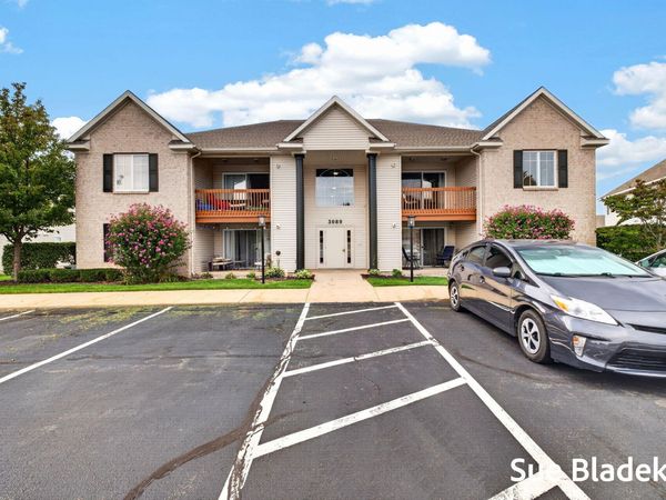 3089 E Crystal Waters Drive, Unit 8, Holland, MI 49424