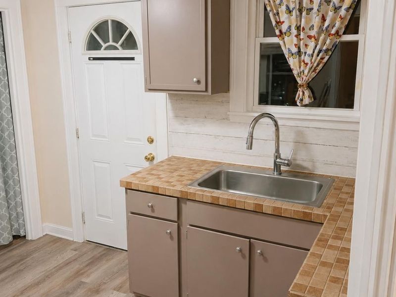131 S Logan Street, Elyria, OH 44053 Photo 9