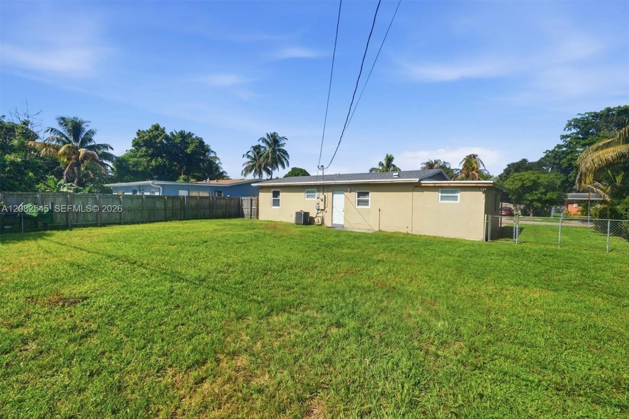 19801 NE 1st Ave, Miami, FL 33179 Photo